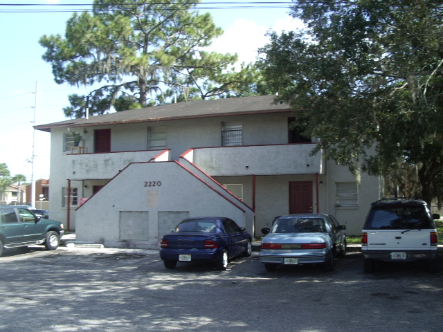 2224 E 131st Ave in Tampa, FL - Foto de edificio - Building Photo