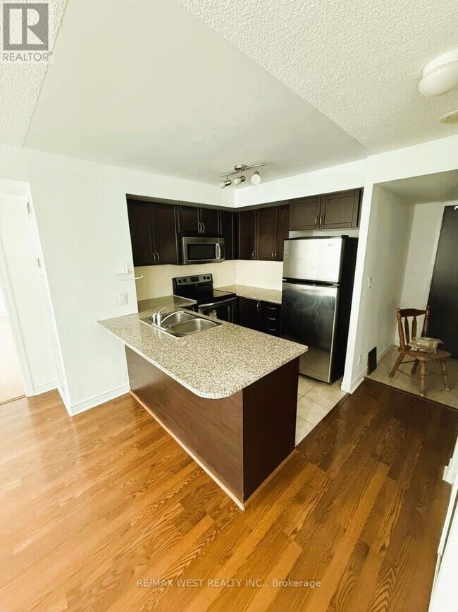 208 Enfield Pl in Mississauga, ON - Building Photo - Building Photo