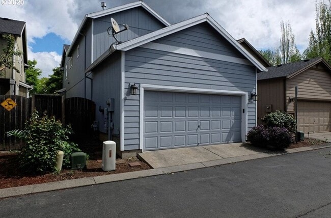1480 SE Blanchard St in Hillsboro, OR - Building Photo - Building Photo