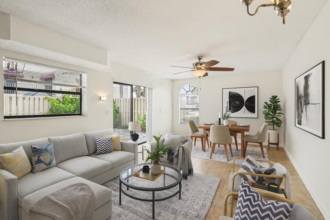 4075 Village Dr in Delray Beach, FL - Building Photo