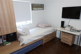 10923 NW 70th St in Doral, FL - Building Photo - Building Photo