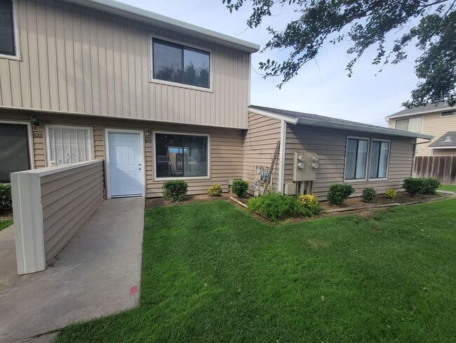 623 North St in Corning, CA - Foto de edificio - Building Photo