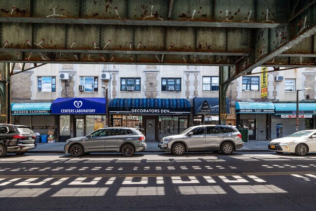 5207 New Utrecht Ave in Brooklyn, NY - Foto de edificio - Building Photo