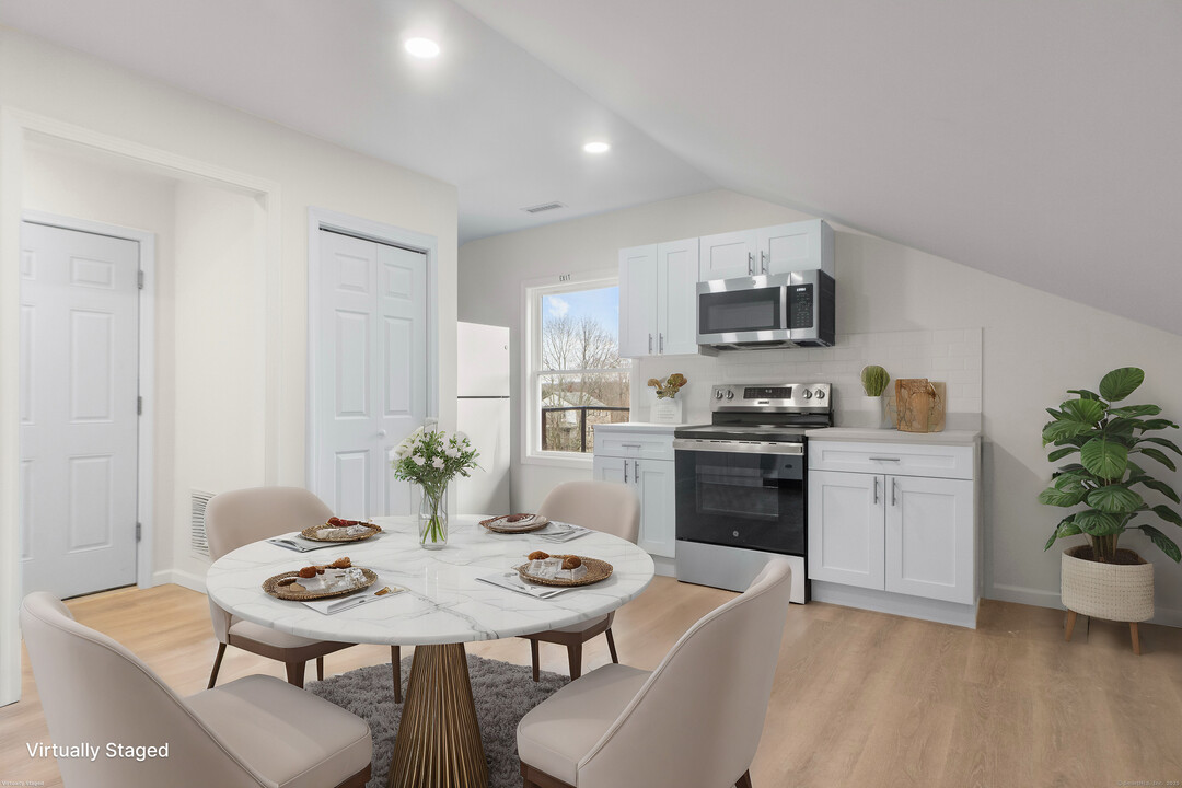 3 James St in Meriden, CT - Building Photo