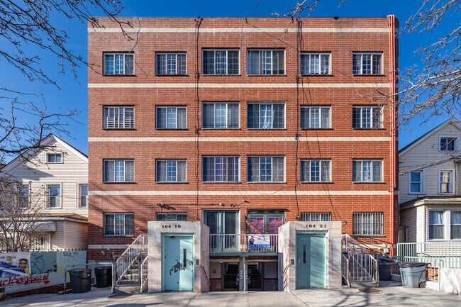 10419 39th Ave in Corona, NY - Foto de edificio - Building Photo