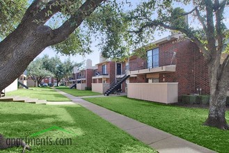 Thorn Manor in Desoto, TX - Building Photo - Building Photo