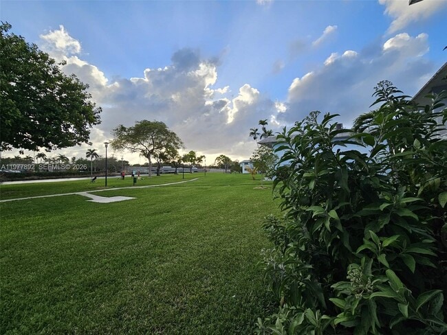 7570 SW 82nd St, Unit F110 in Miami, FL - Building Photo - Building Photo