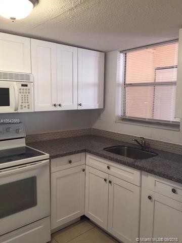 3895 W 11th Ave-Unit -7 in Hialeah, FL - Building Photo - Building Photo