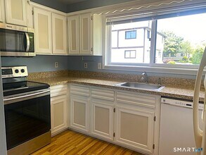 27 Crows Nest Ln in Danbury, CT - Building Photo - Building Photo