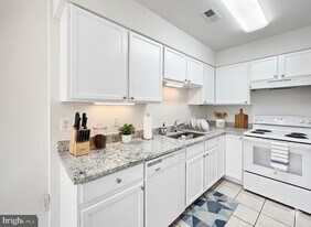 102 Crossbill Way in Frederick, MD - Building Photo