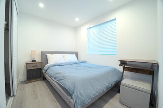 8307 1/2 Kittyhawk Ave in Los Angeles, CA - Building Photo - Building Photo