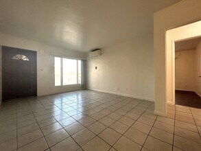10208 S Inglewood Ave in Inglewood, CA - Building Photo - Building Photo