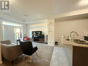 1071 Lockie Dr in Oshawa, ON - Building Photo - Building Photo