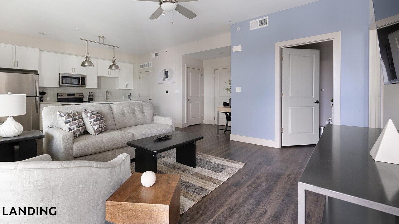 2220 W First St, Unit 446 in Ft. Myers, FL - Building Photo