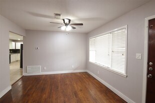 7941 Longridge Dr in Houston, TX - Building Photo