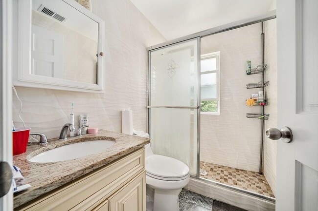 72 Standish Ave, Unit 1 in Quincy, MA - Building Photo - Building Photo