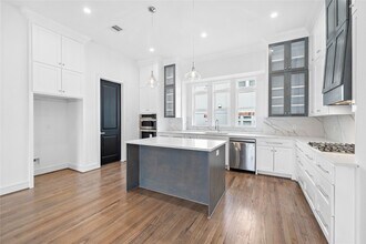 1011 E 28th St in Houston, TX - Building Photo - Building Photo