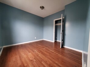 18 Bergen Ave, Unit 1 in Jersey City, NJ - Building Photo - Building Photo