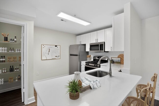 Eagle Rock Apartments at Columbia Pike in Arlington, VA - Building Photo - Building Photo