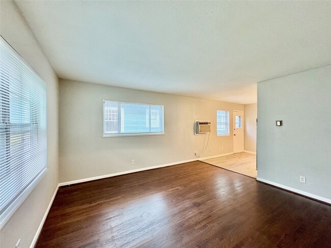 4916 Worth St, Unit 1 in Dallas, TX - Building Photo - Building Photo