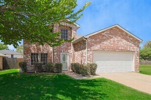 8320 Seven Oaks Ln in Denton, TX - Building Photo