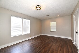 1713 Ordway St in Port Neches, TX - Foto de edificio - Building Photo