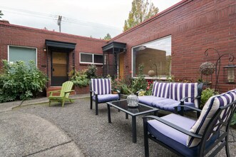 2243 NW Flanders St in Portland, OR - Building Photo - Building Photo