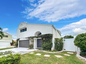 5 Dalton Pl in Boynton Beach, FL - Building Photo - Building Photo