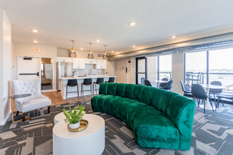 PowderHaus Apartments & Townhomes in Sioux Falls, SD - Foto de edificio - Interior Photo