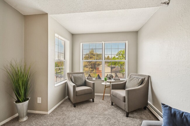 The Felix in Burnsville, MN - Building Photo - Building Photo