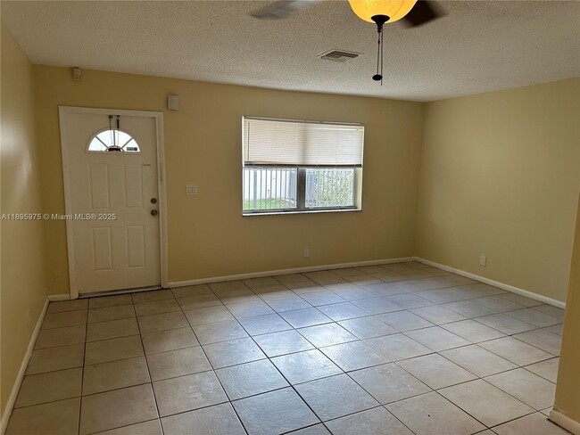 5315 NW 22nd St in Lauderhill, FL - Building Photo - Building Photo
