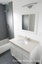 925 1/2 W 41st Dr in Los Angeles, CA - Foto de edificio - Building Photo