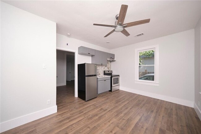 208 W 45th St in Austin, TX - Building Photo - Building Photo