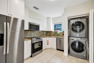 1137 NE 17th Ter in Fort Lauderdale, FL - Building Photo - Building Photo