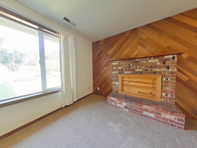1947 SE Crystal Cir in Corvallis, OR - Building Photo - Building Photo