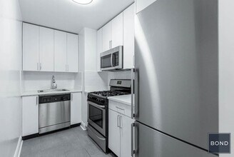 96 5th Ave in New York, NY - Building Photo - Building Photo