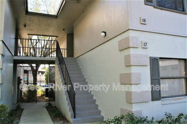18 Navarra Ct in St. Augustine, FL - Foto de edificio - Building Photo