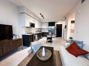 20443 NW 19th Ave, Unit A3 in Miami Gardens, FL - Foto de edificio - Building Photo