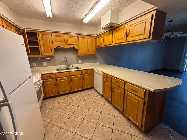 6441 Oak Shr Dr in Panama City, FL - Building Photo - Building Photo