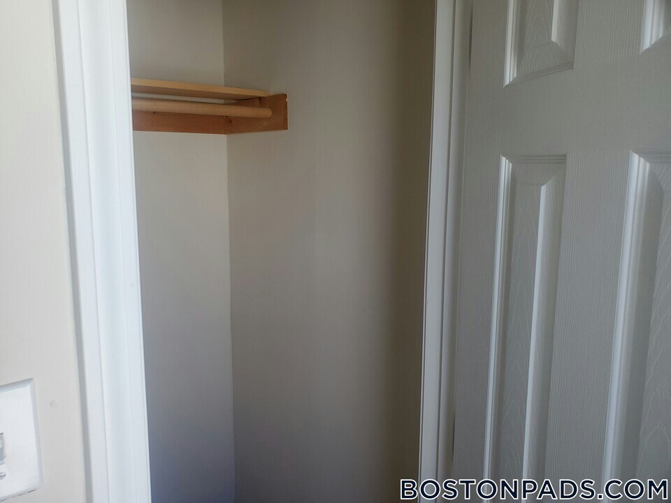 914 Dorchester Ave in Boston, MA - Building Photo