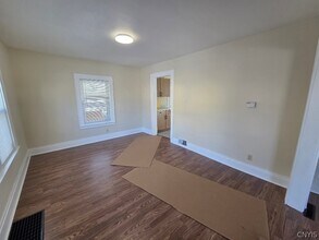 210 N Midler Ave in Syracuse, NY - Building Photo - Building Photo