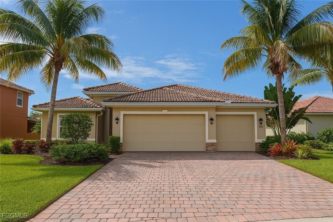 13390 Seaside Harbour Dr in Ft. Myers, FL - Building Photo