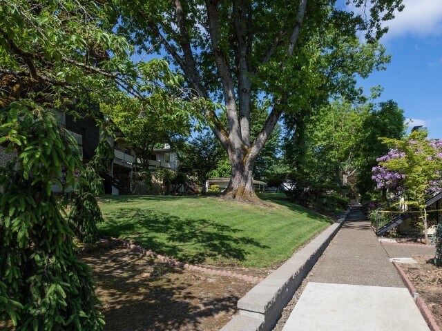 Sharrita Villa in Portland, OR - Building Photo - Building Photo