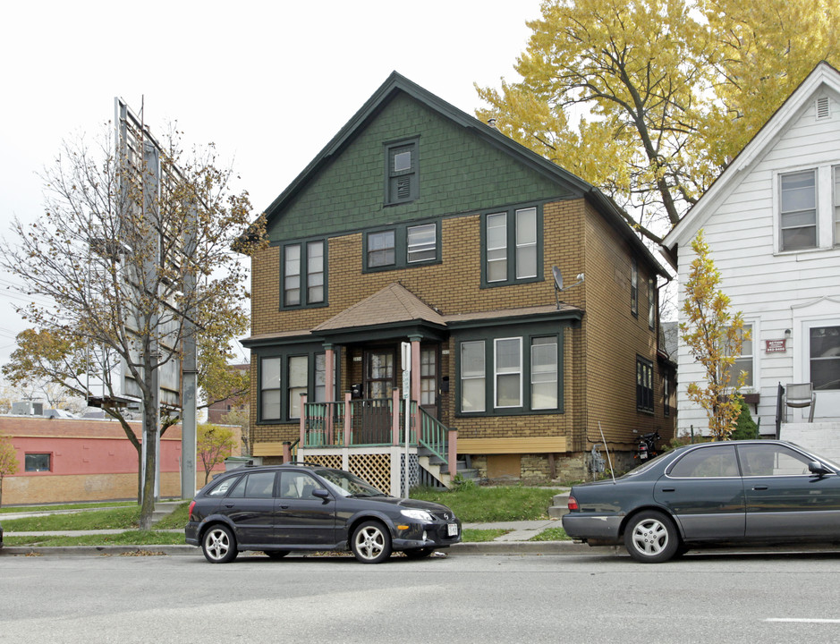 2032 N Farwell Ave in Milwaukee, WI - Foto de edificio