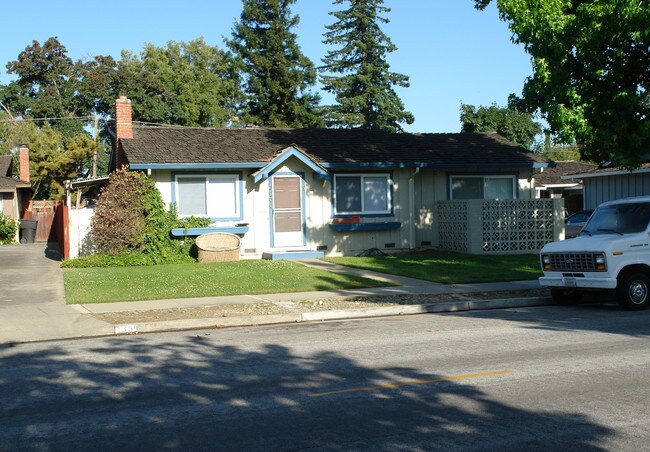 1359 Kingfisher Way in Sunnyvale, CA - Foto de edificio - Building Photo
