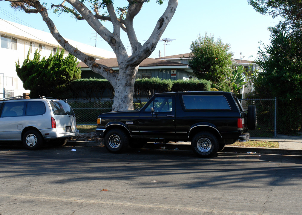 809 Victor Ave in Inglewood, CA - Building Photo