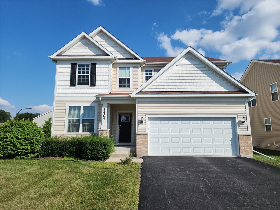 2404 Coastal Sage Ct in Naperville, IL - Building Photo