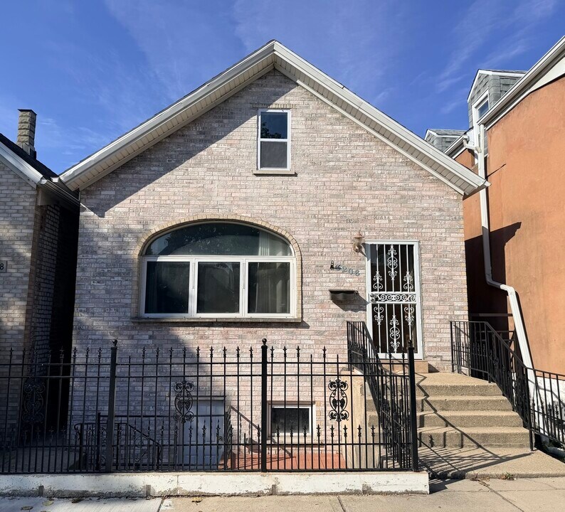 3206 S Lowe Ave in Chicago, IL - Building Photo
