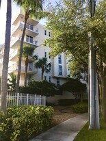16590 NE 26th Ave in North Miami Beach, FL - Building Photo