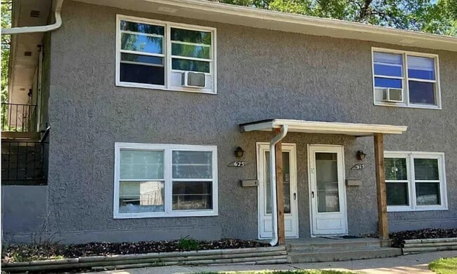 property at 623 S Prairie Ave
